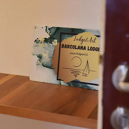 Barcolana Lodge Hostel 아파트